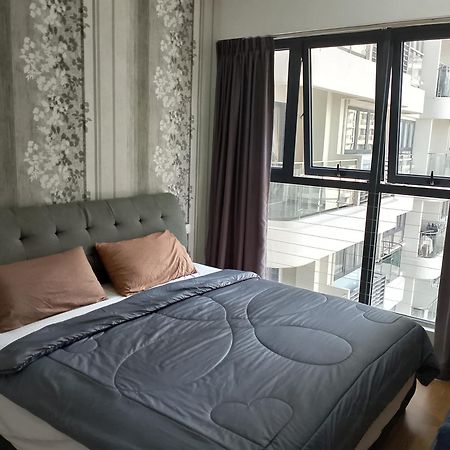 Appartamento Country Garden Danga Bay Johor Bahru Esterno foto