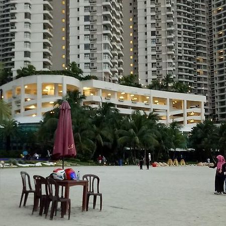 Appartamento Country Garden Danga Bay Johor Bahru Esterno foto